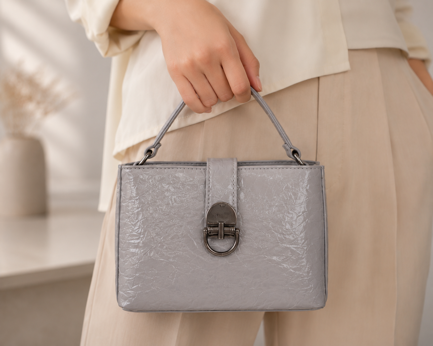 Pearl Lock Bag Main image