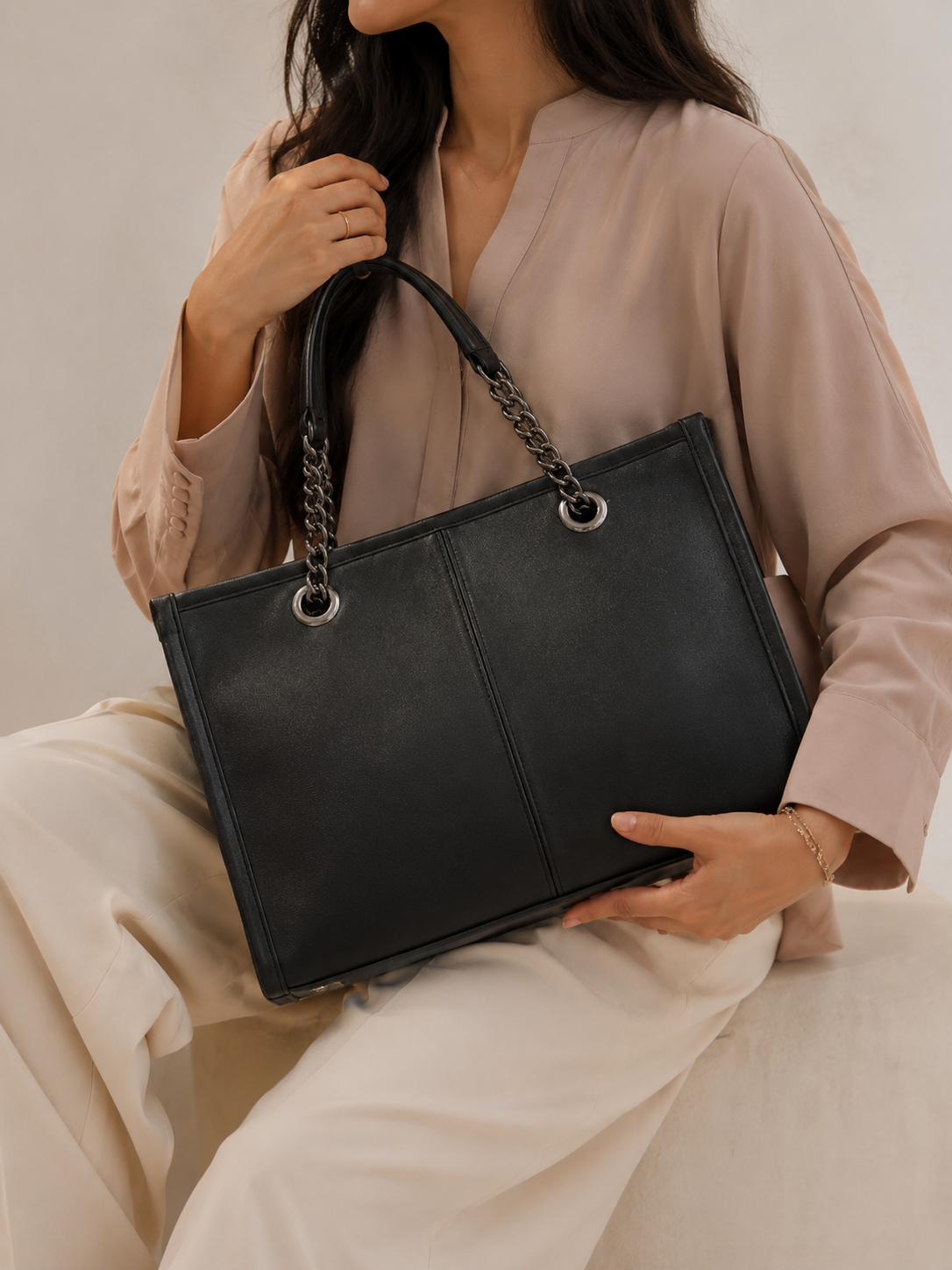 D-BERRY Chain Handle Tote Bag Main image